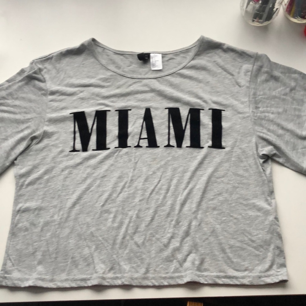 very cute grey/silver top, crop.